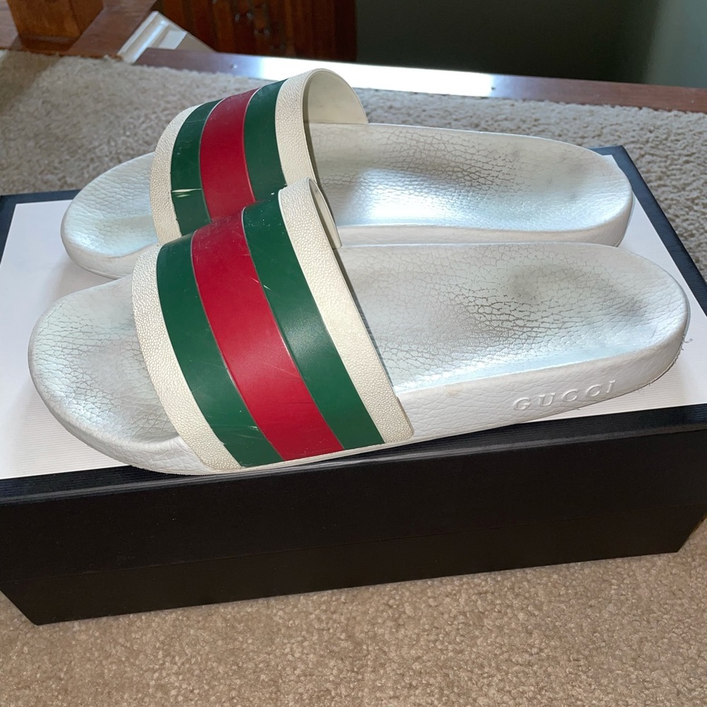 White Gucci Slides. Pursuit ‘72 Slide.